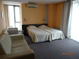 Отель Family Hotel Elitsa Банско Трехместный номер Делюкс-4